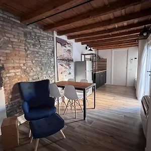  Apartment Borgovivo Il Tuo Loft In Centro Citta Italien